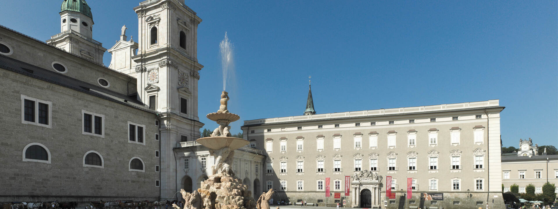 Residenz zu Salzburg - exterior view with fountain © Salzburger Burgen und Schlösser
